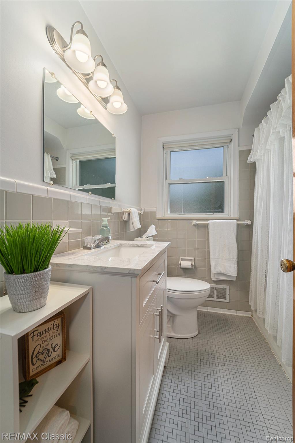 Listing images