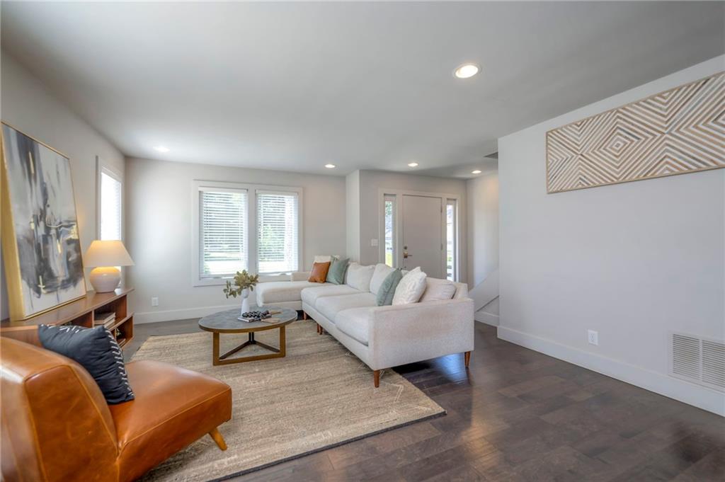 Listing images