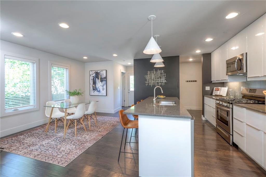 Listing images