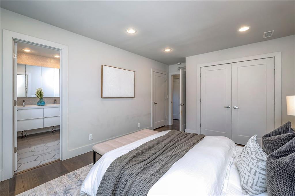 Listing images