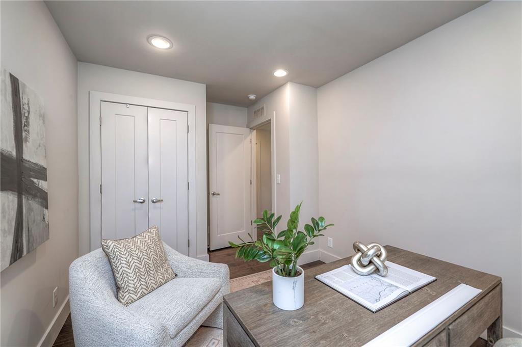 Listing images