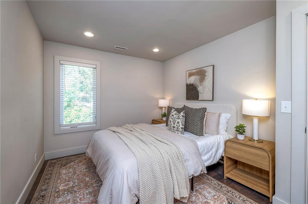 Listing images