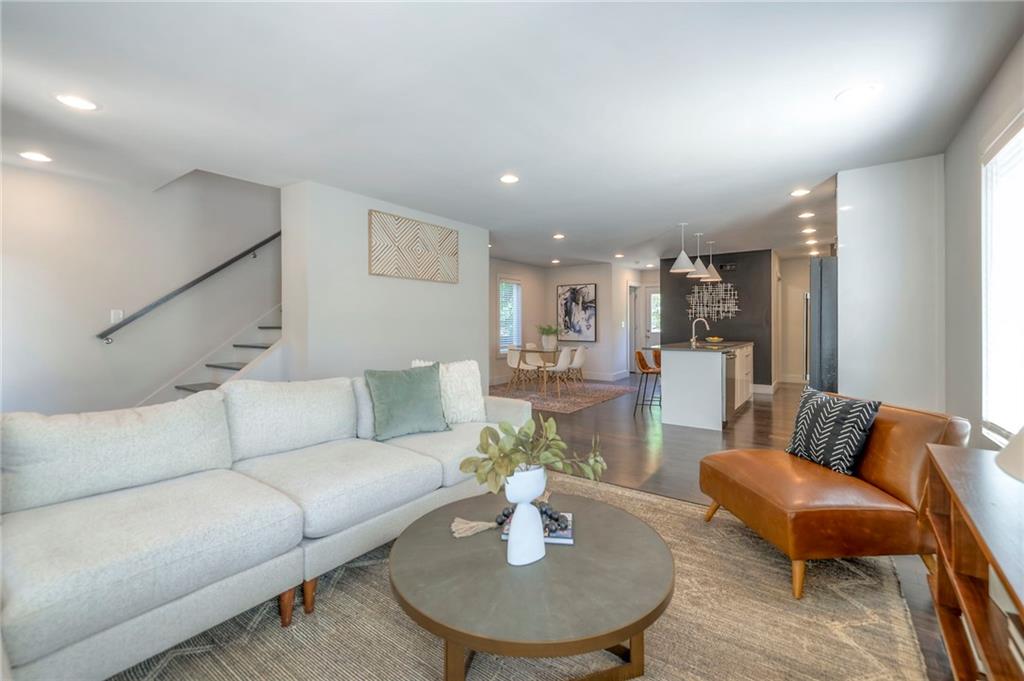 Listing images