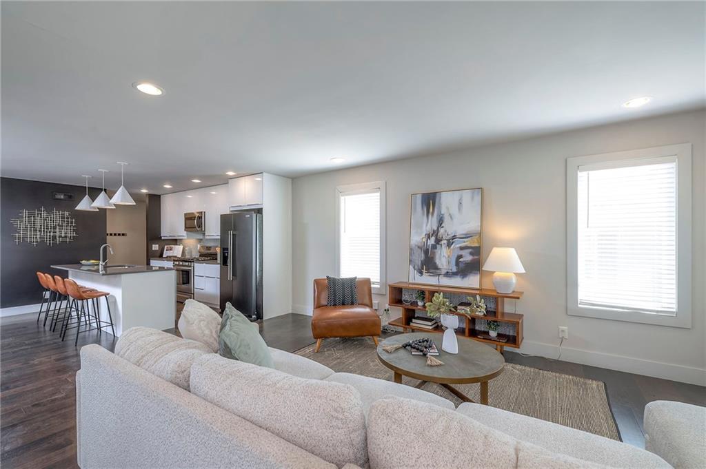Listing images