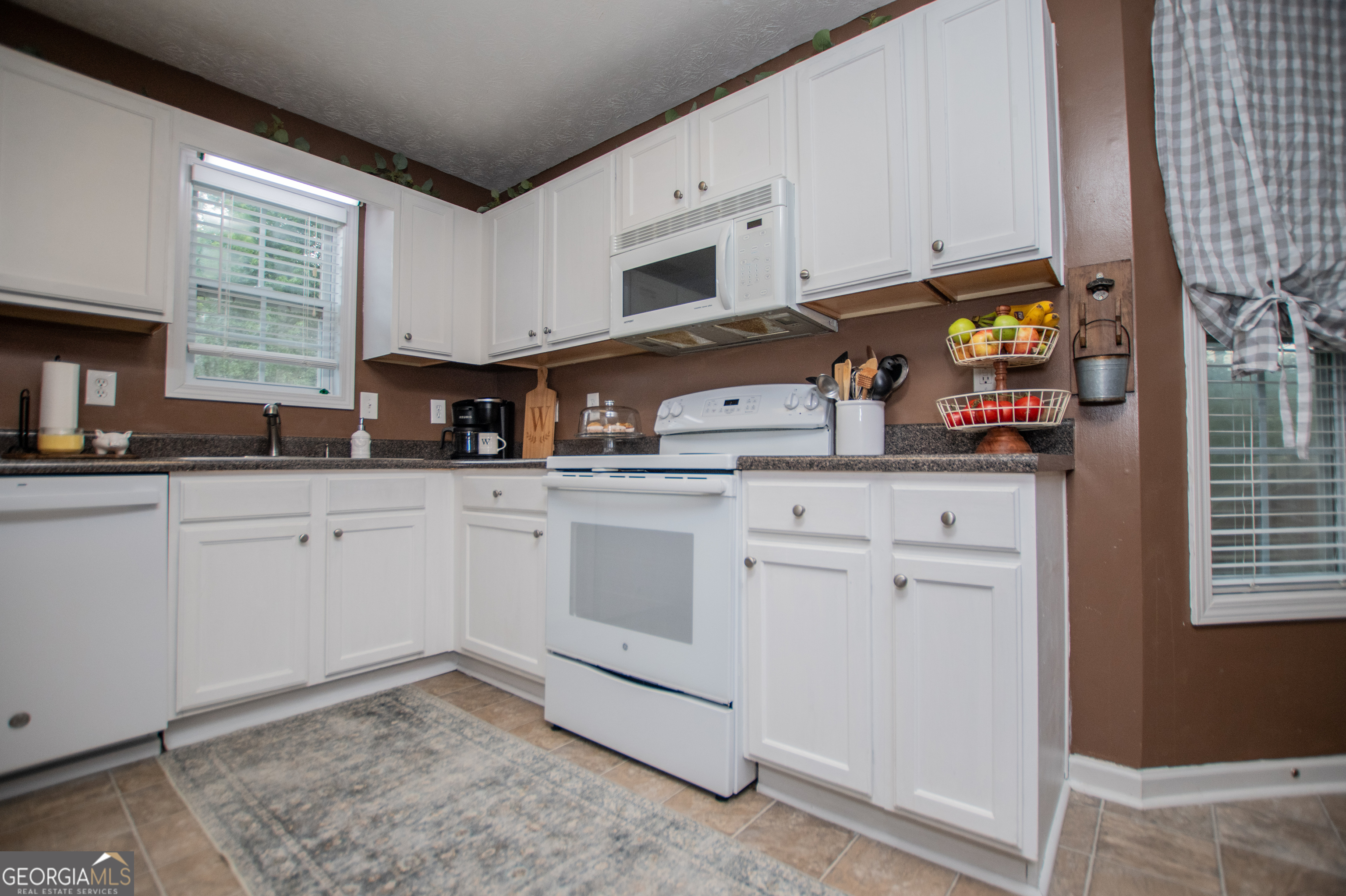 Listing images