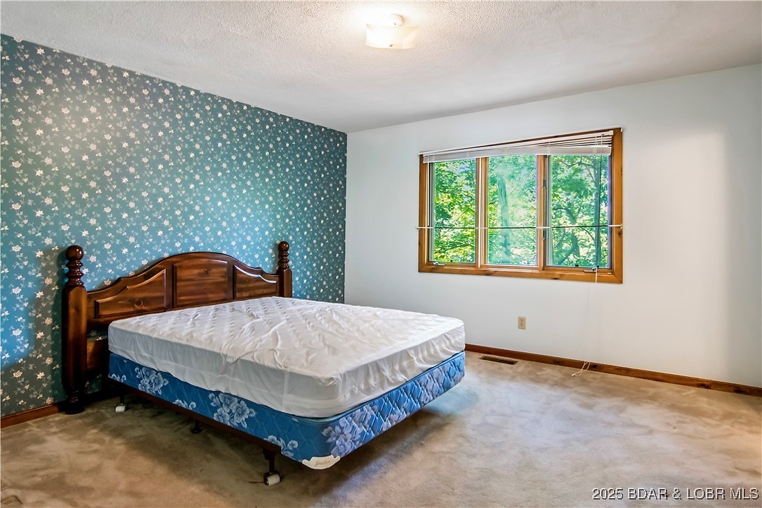 Listing images