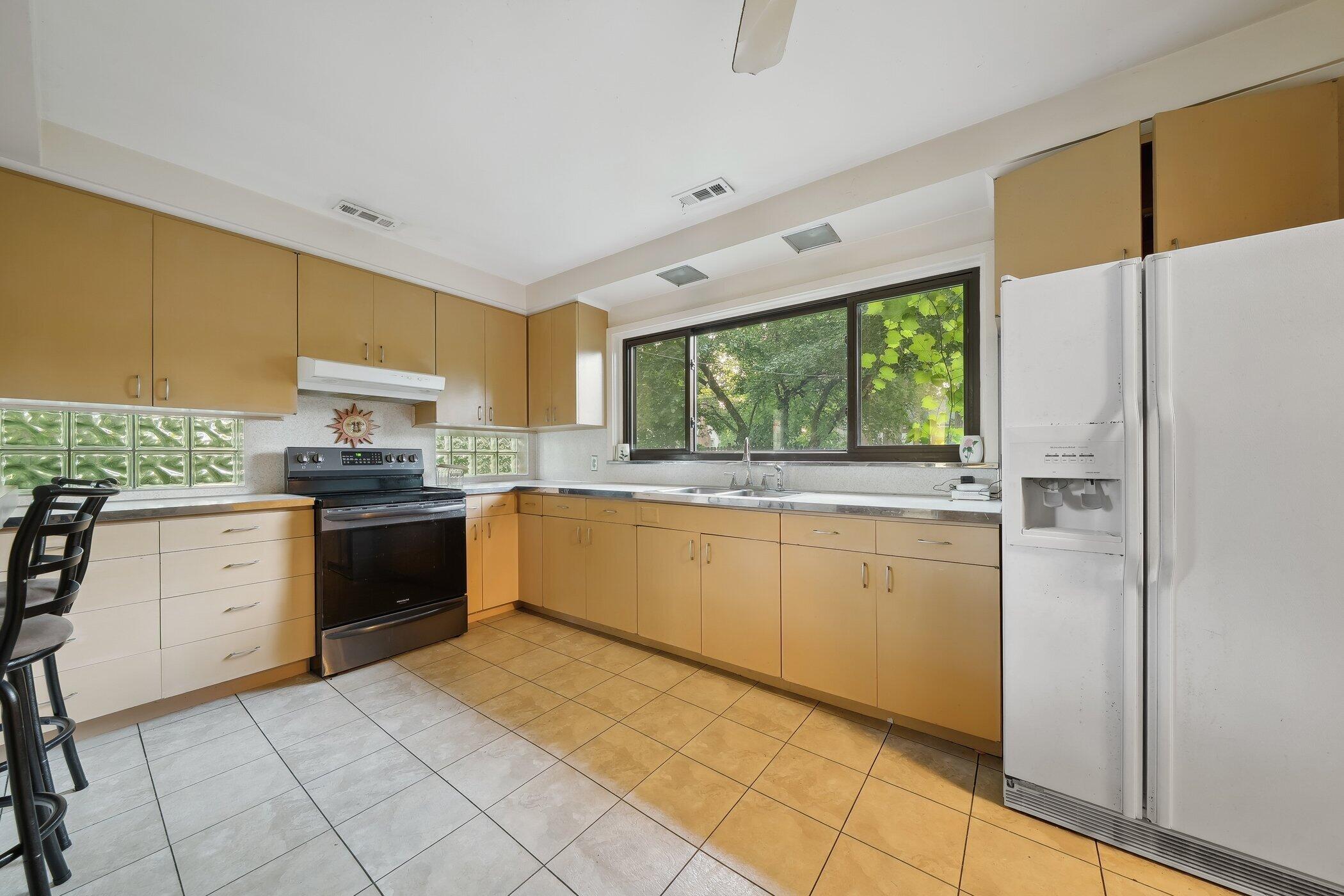Listing images