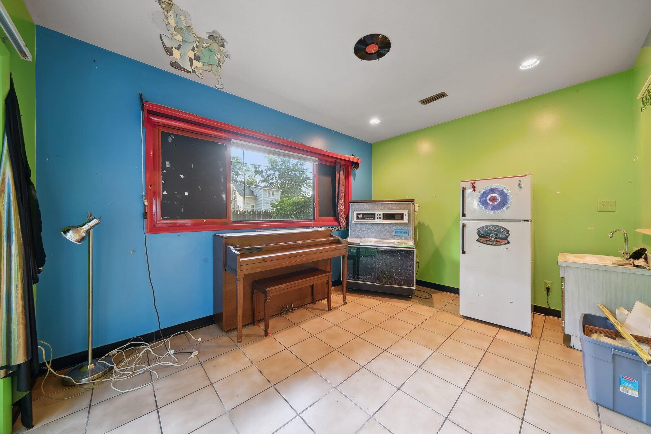 Listing images
