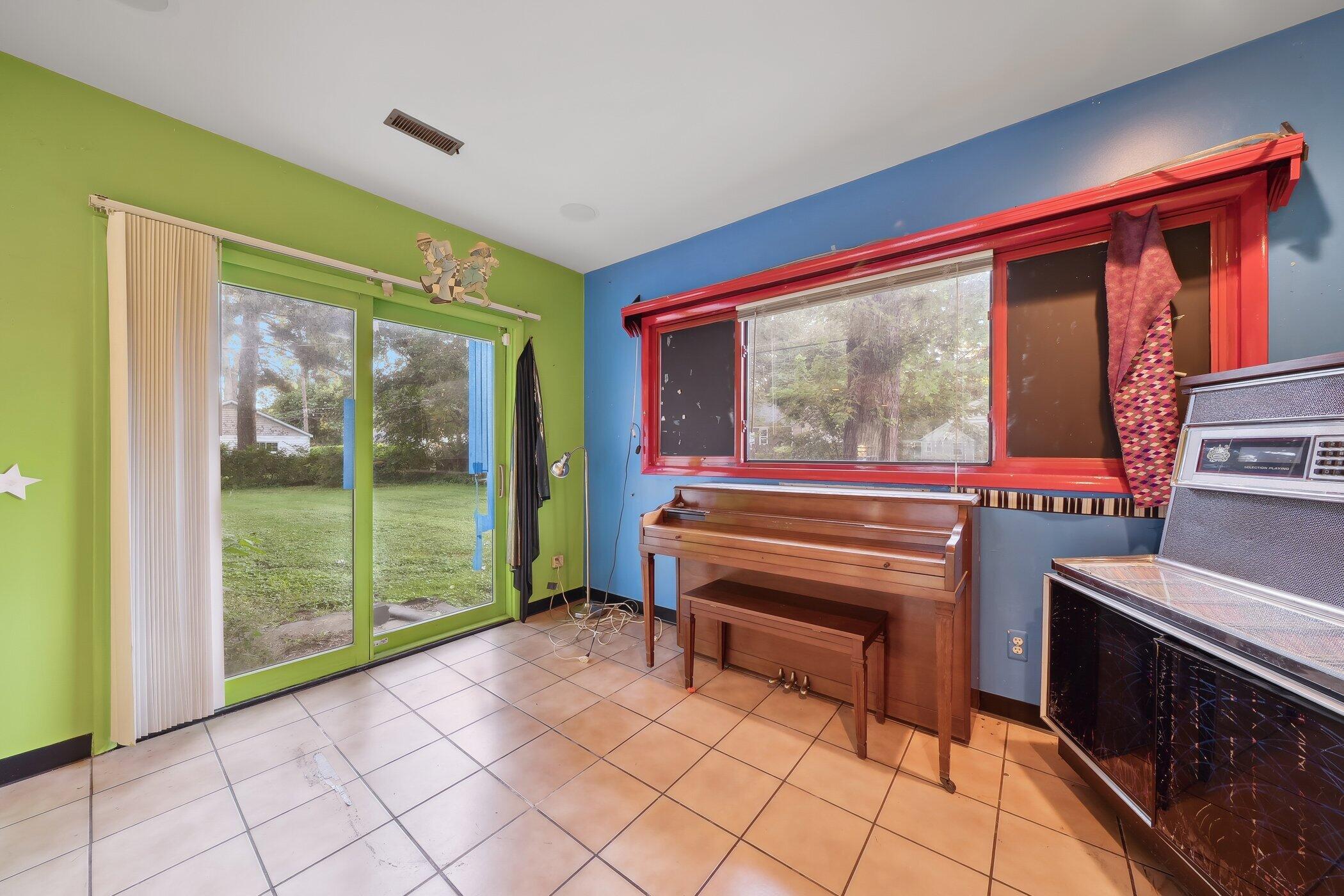 Listing images