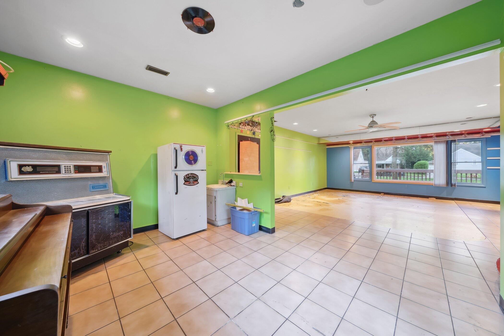 Listing images