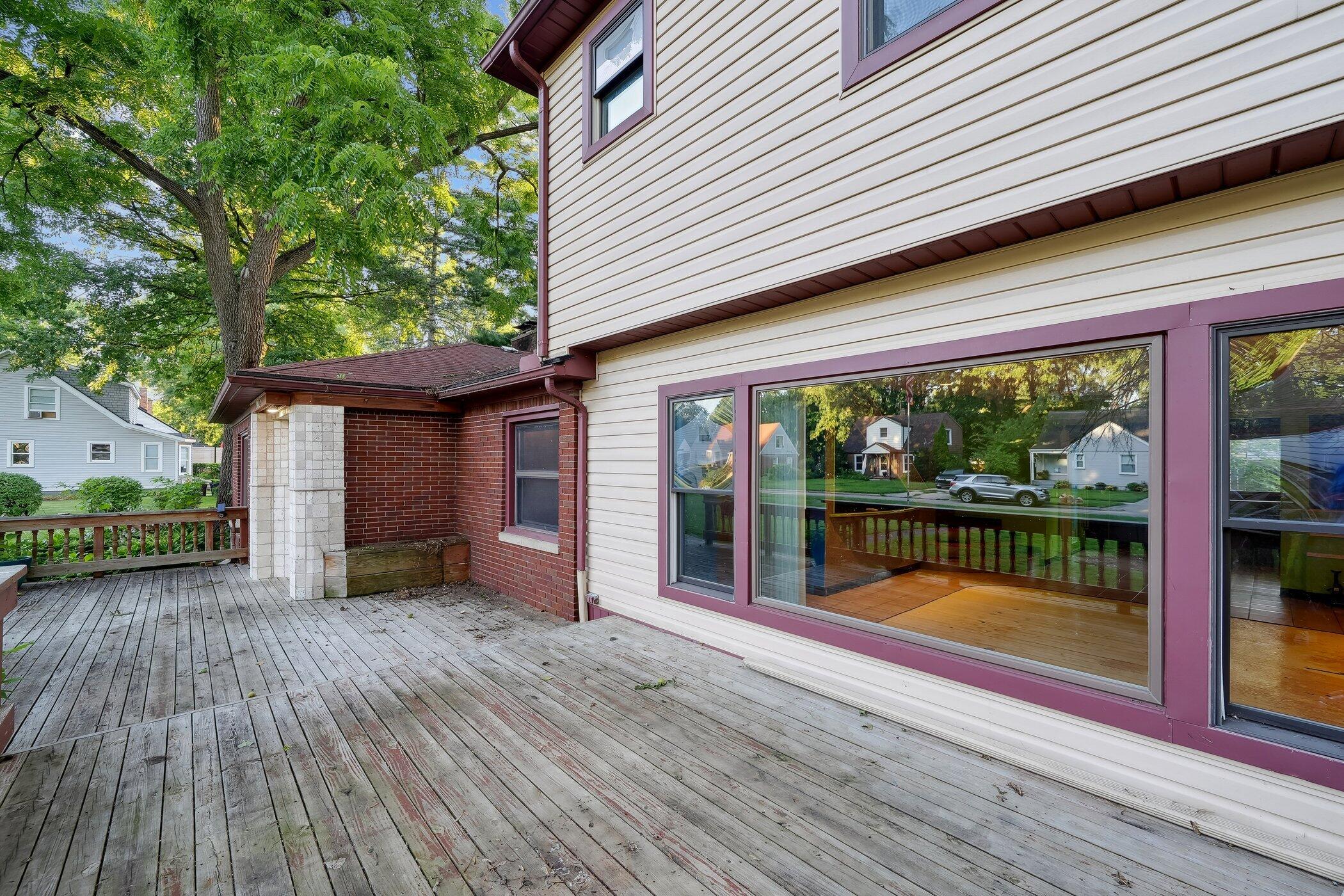 Listing images
