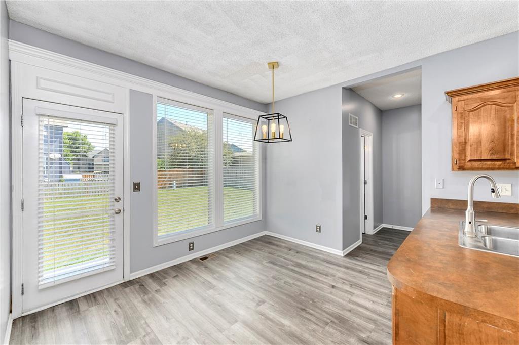 Listing images