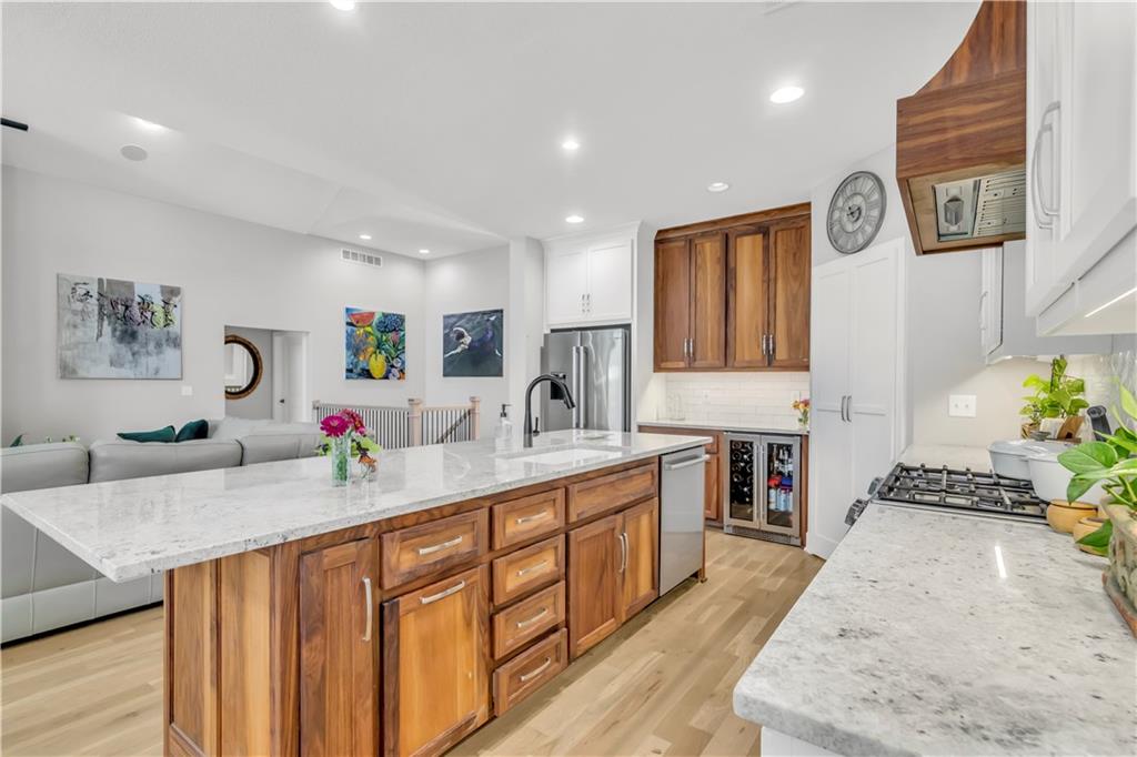 Listing images
