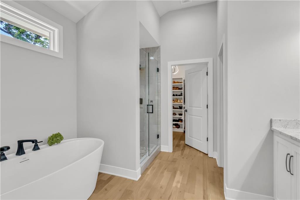 Listing images