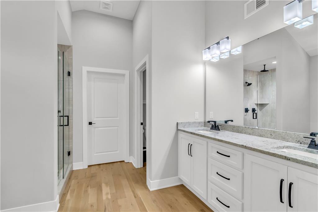 Listing images