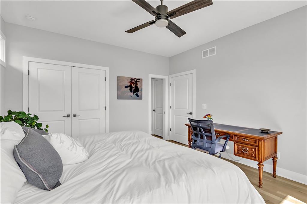 Listing images
