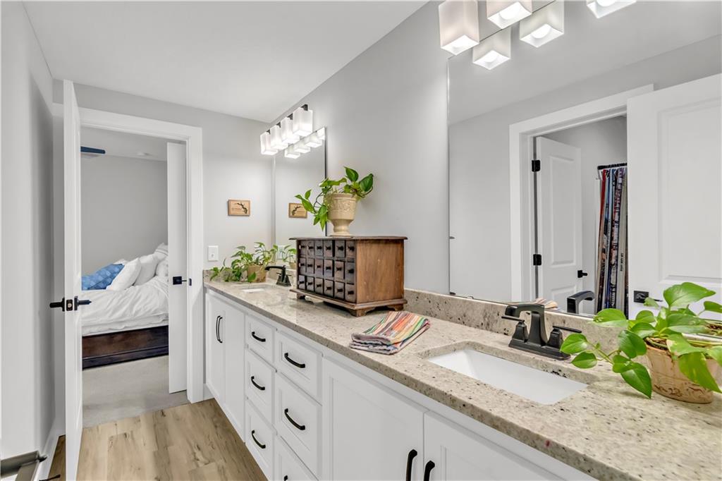 Listing images