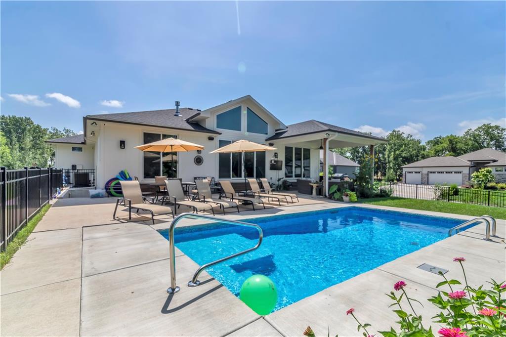 Listing images