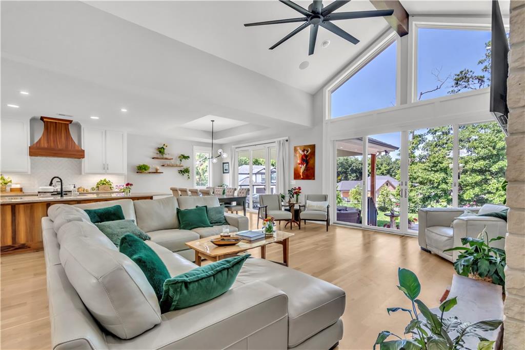 Listing images