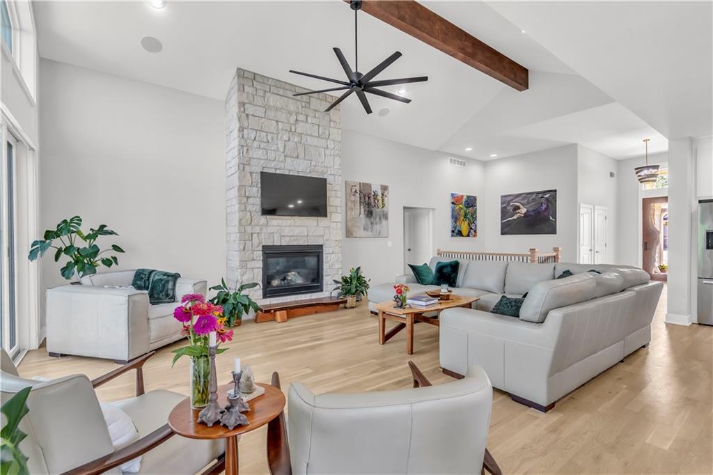 Listing images