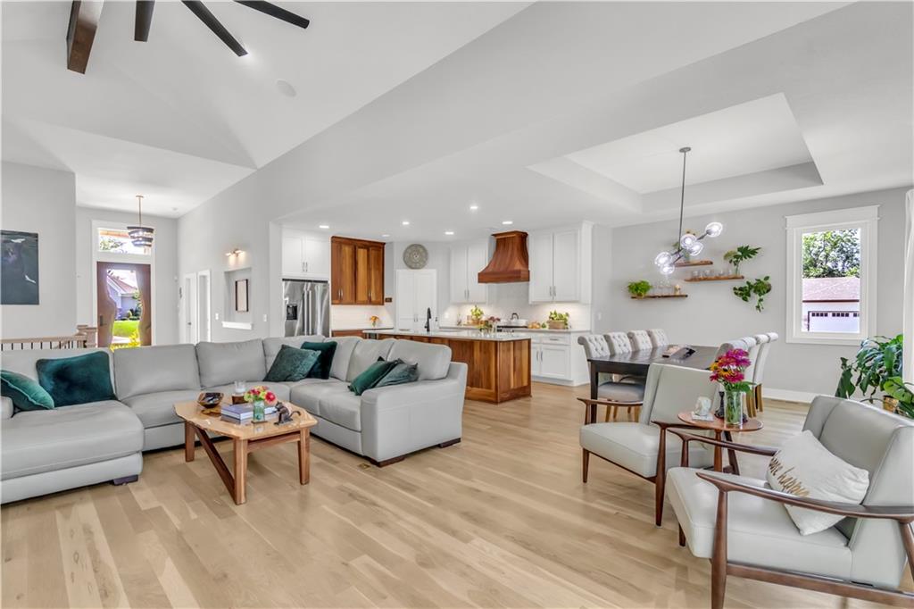 Listing images