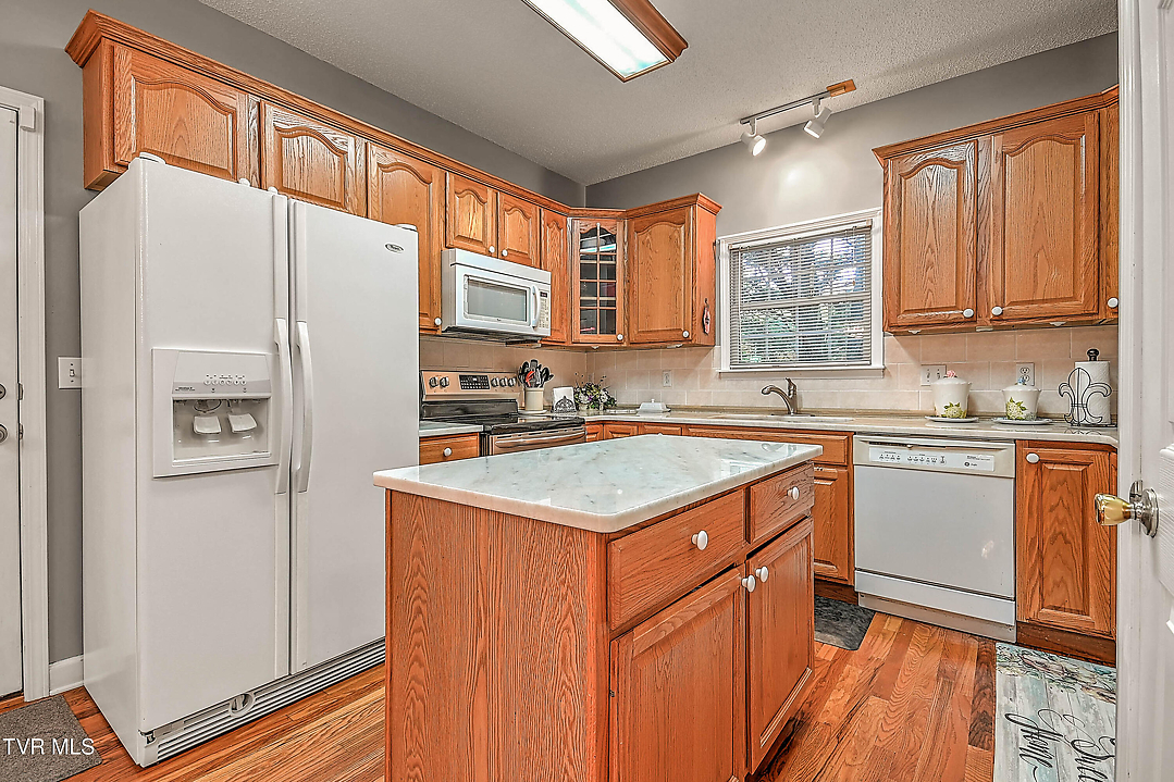 Listing images
