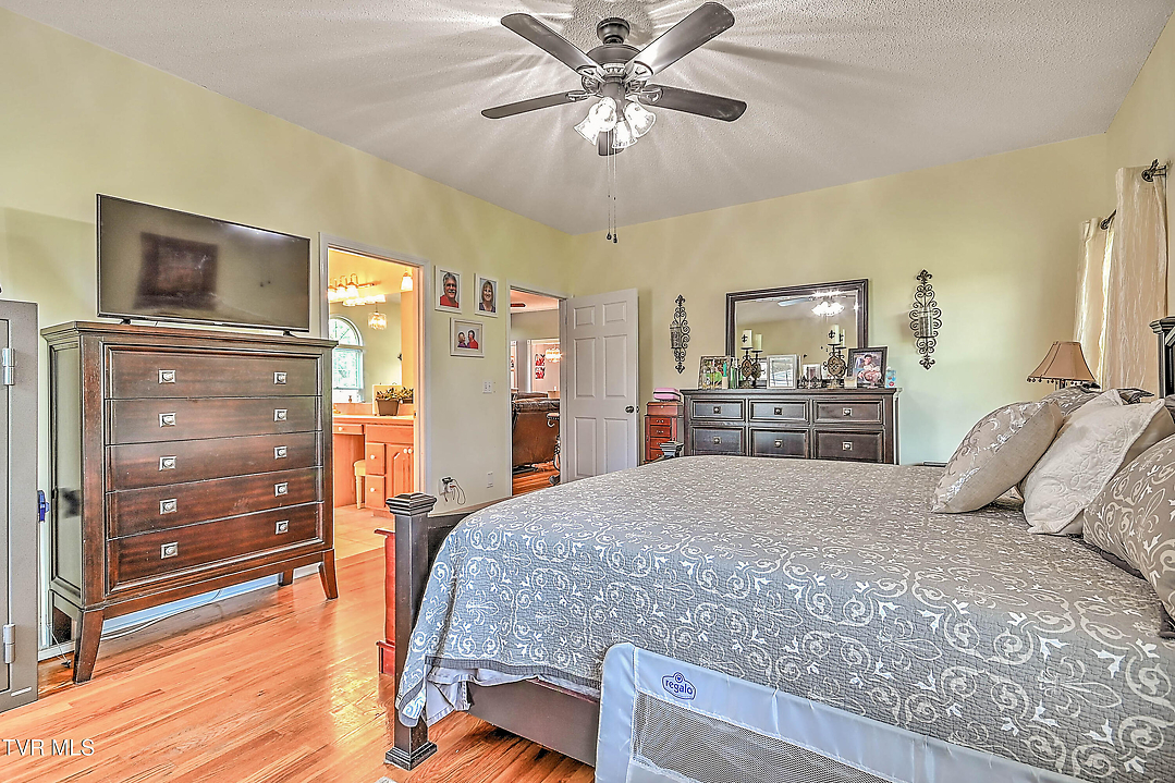 Listing images