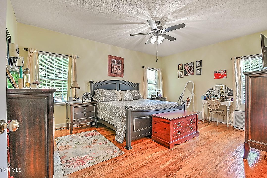 Listing images