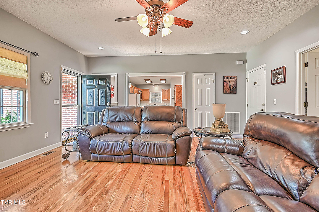 Listing images