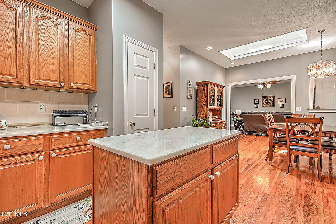Listing images