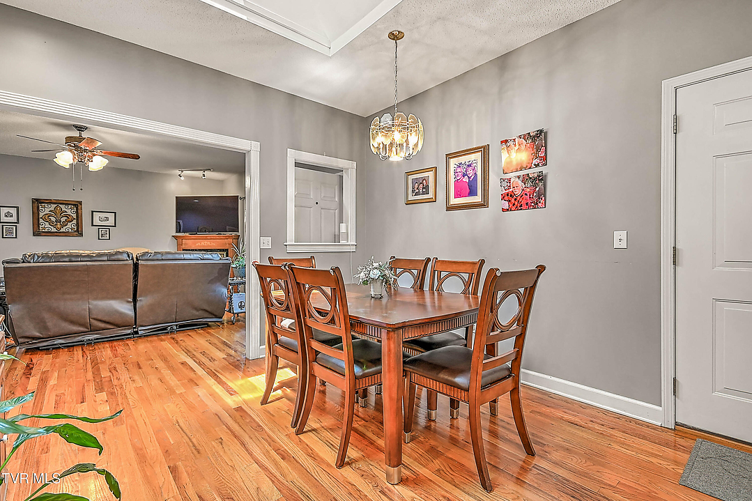 Listing images