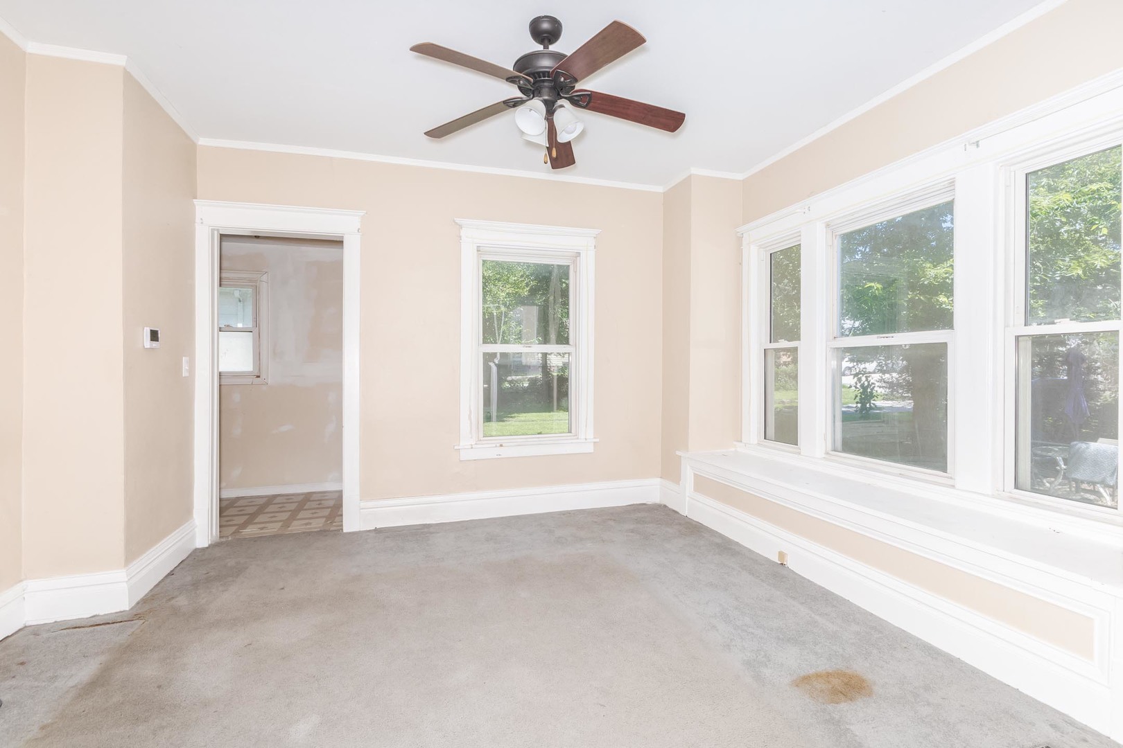 Listing images