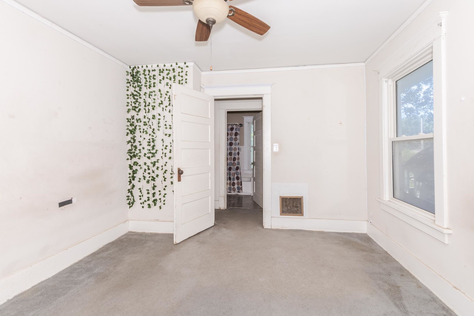 Listing images