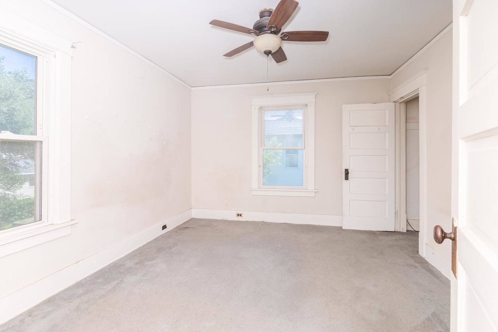 Listing images
