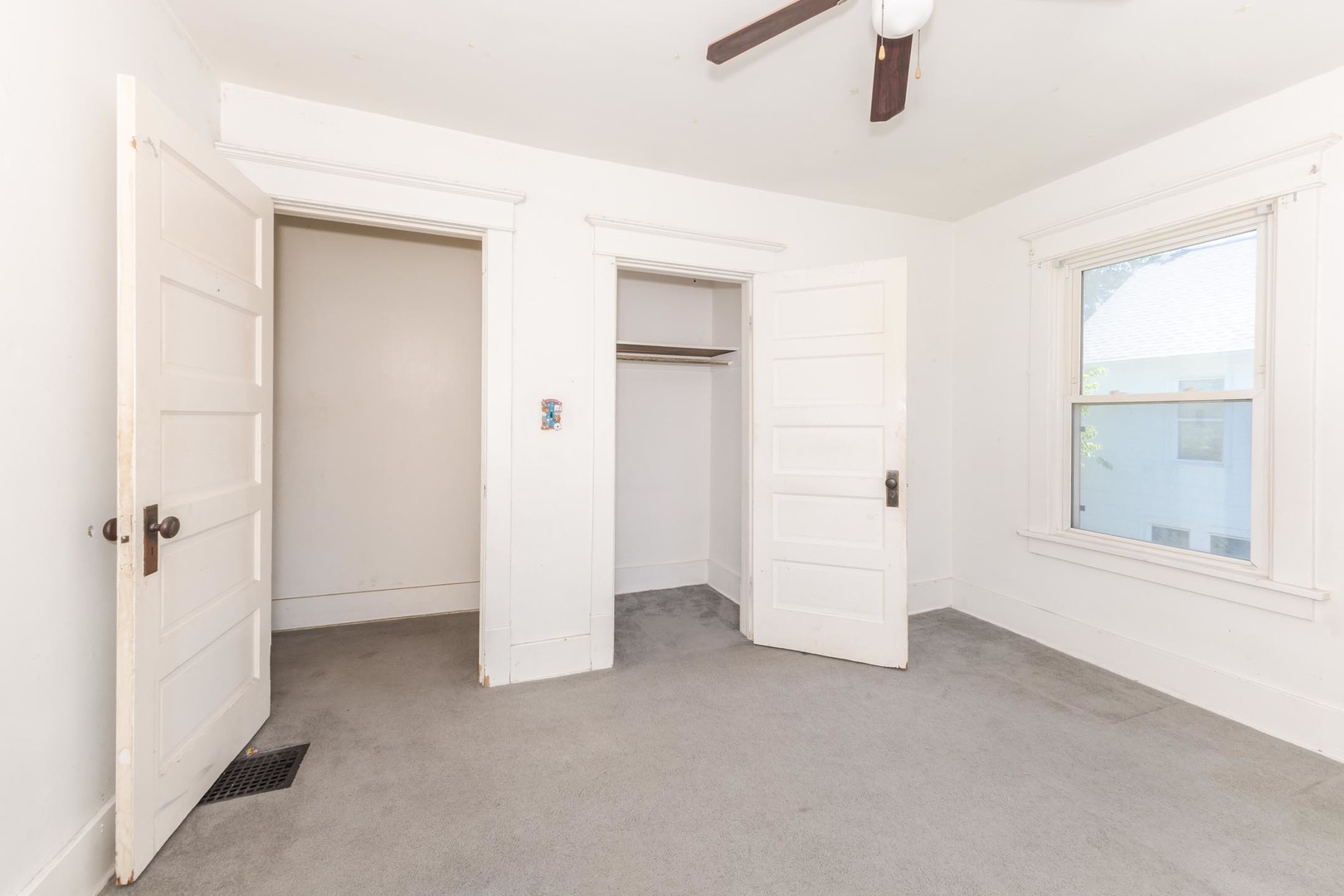 Listing images