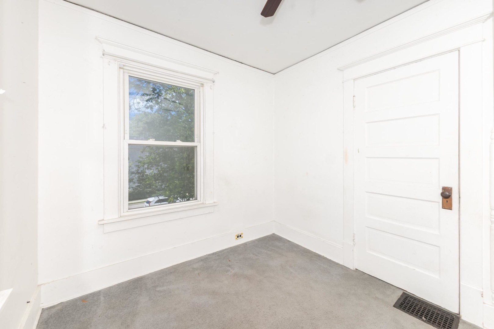 Listing images