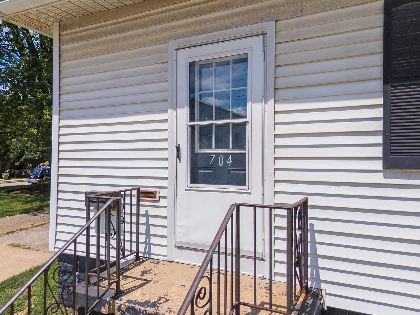 Listing images