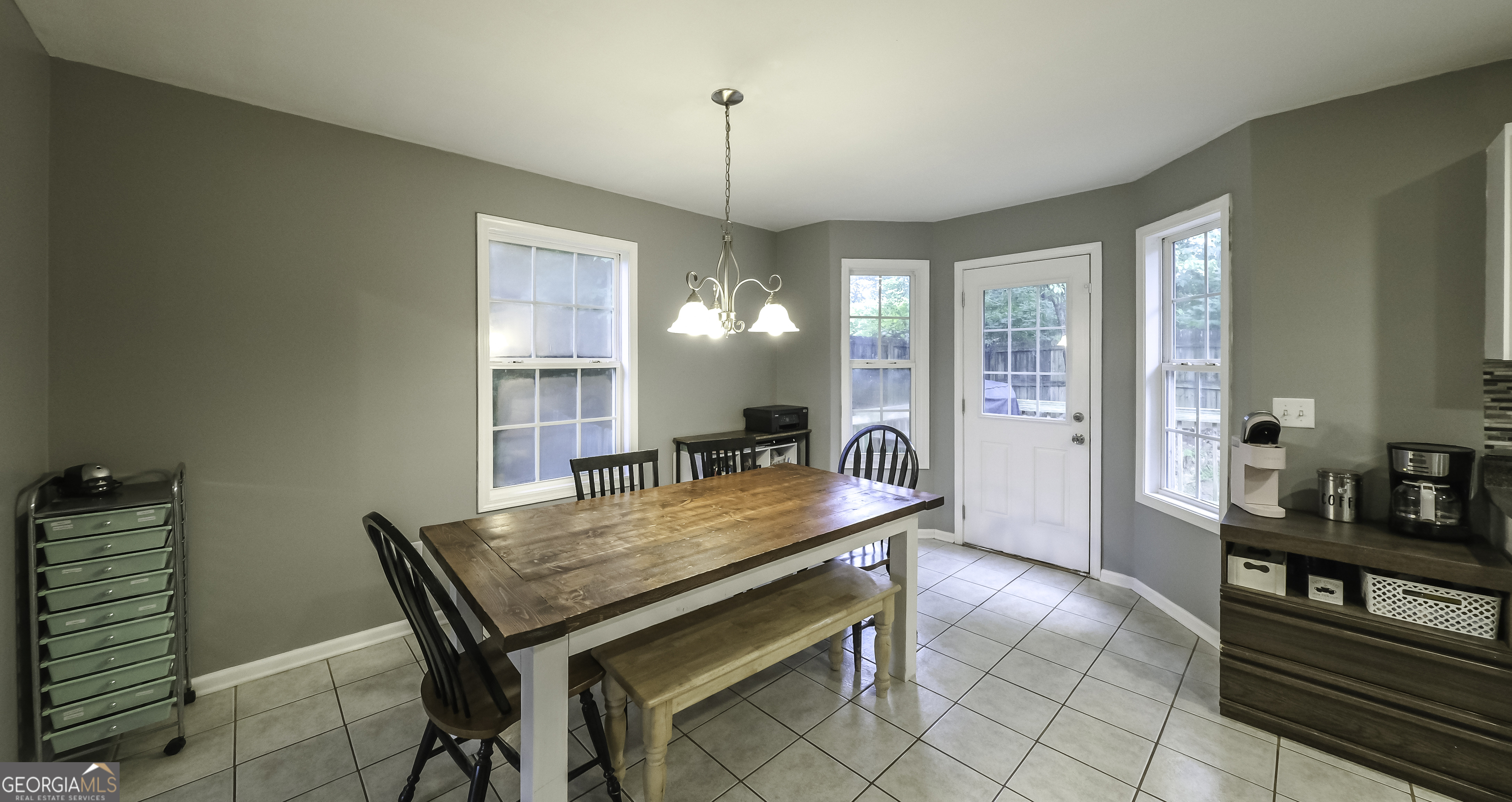 Listing images
