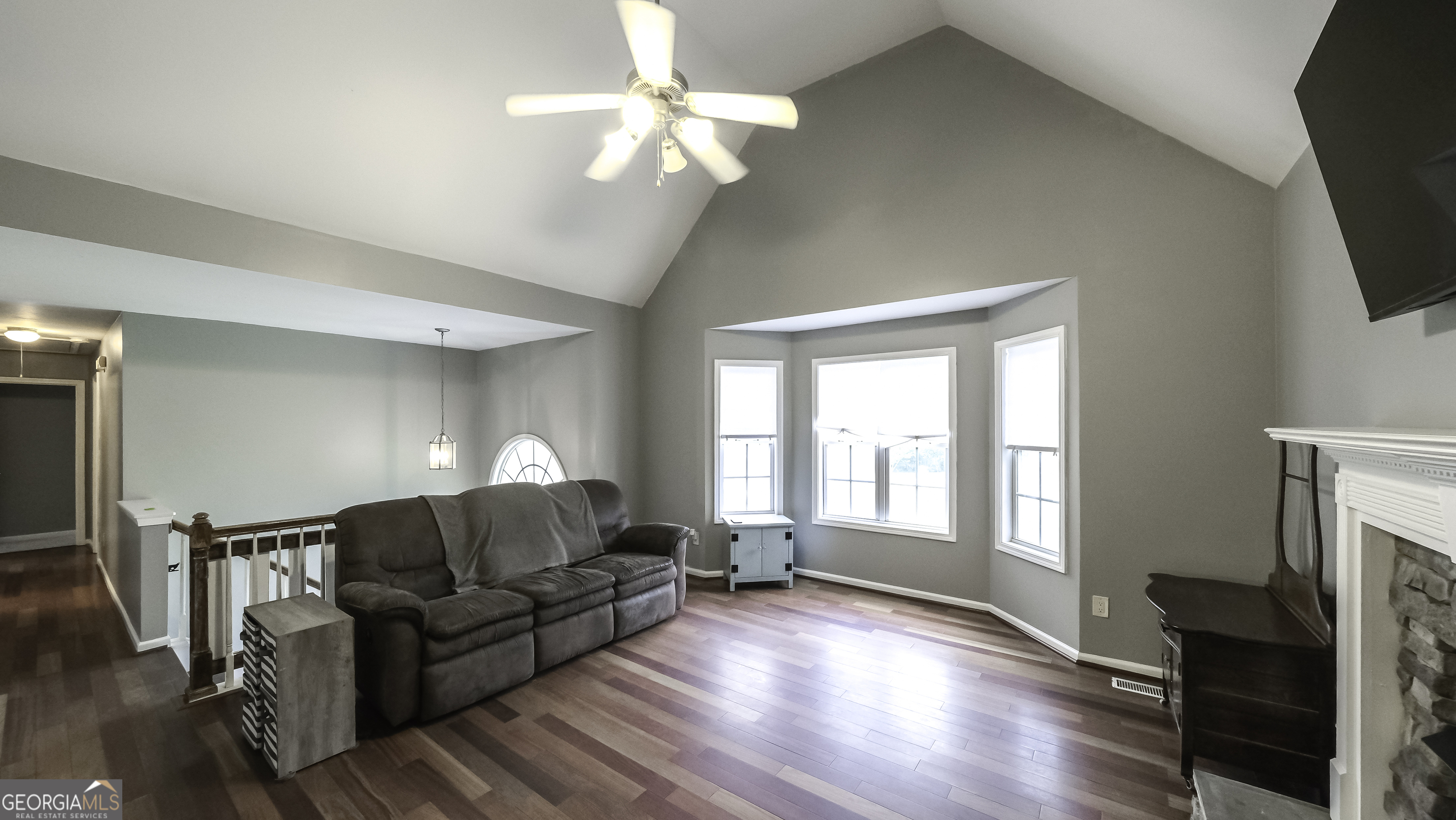 Listing images