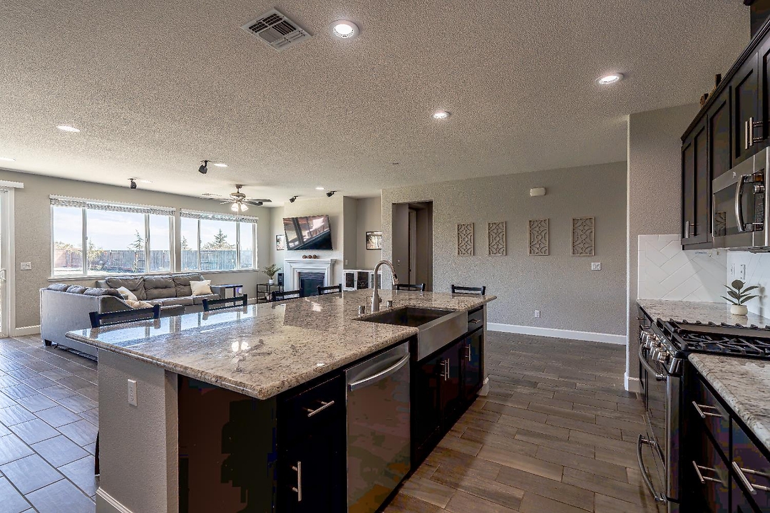 Listing images