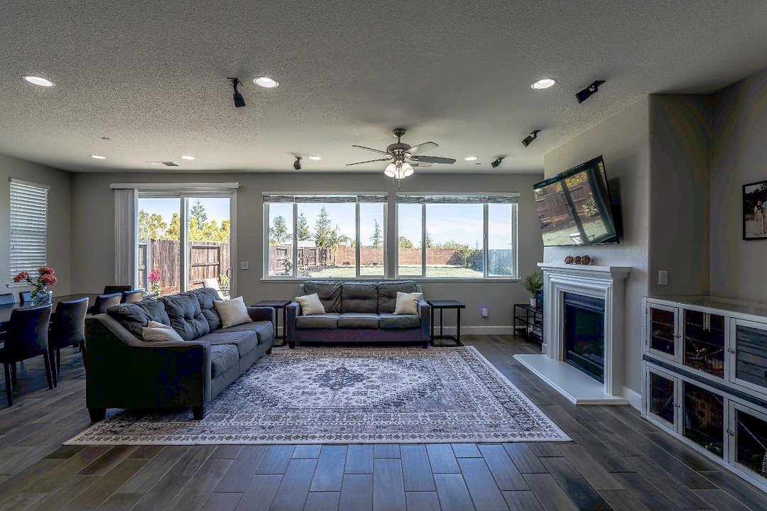Listing images