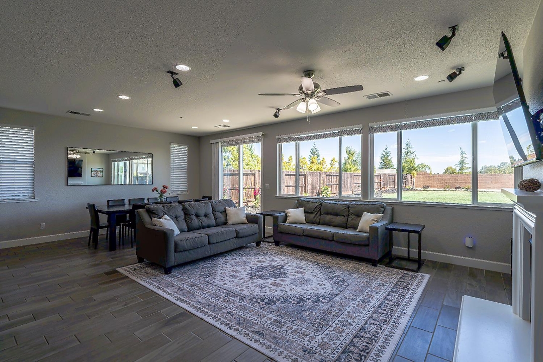 Listing images