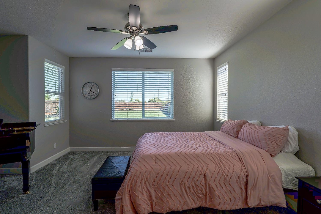 Listing images