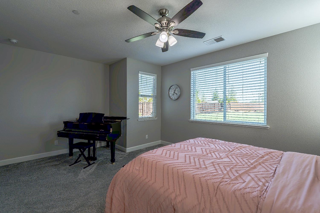 Listing images