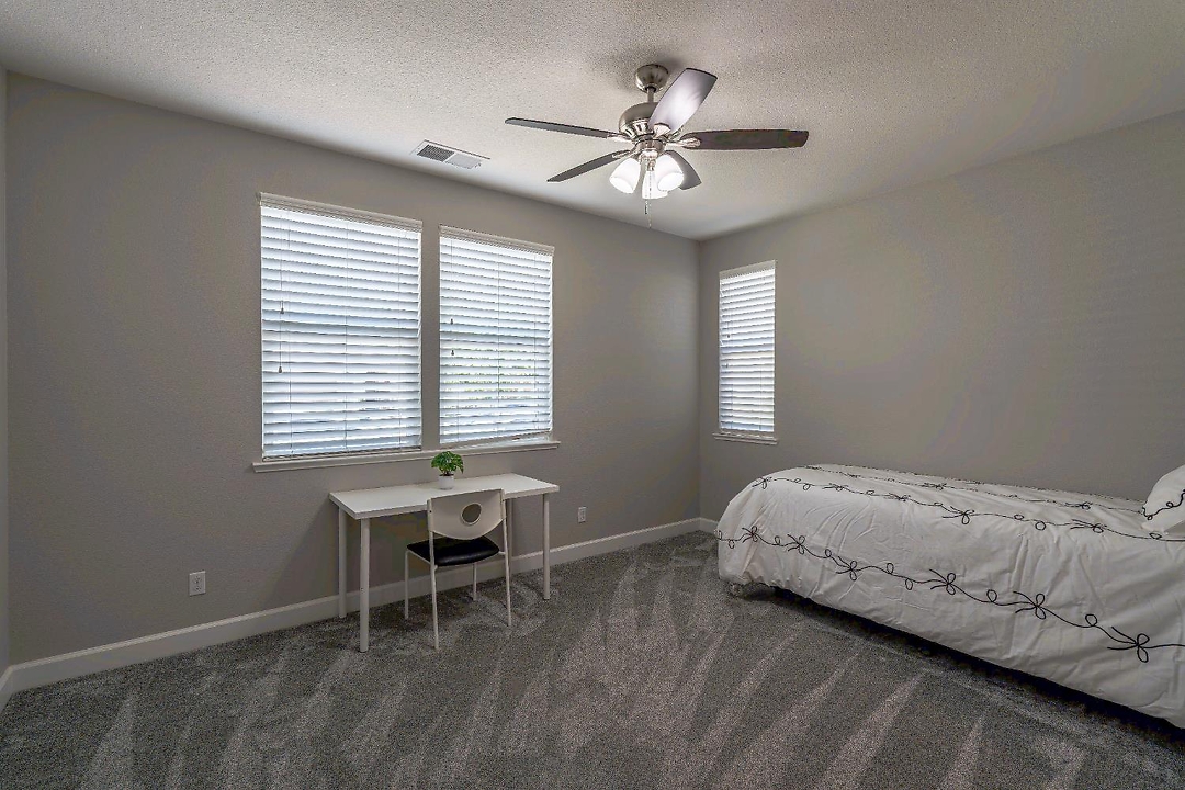 Listing images