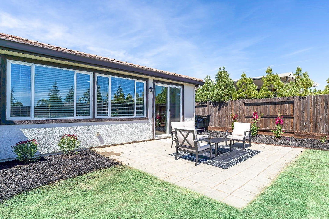 Listing images