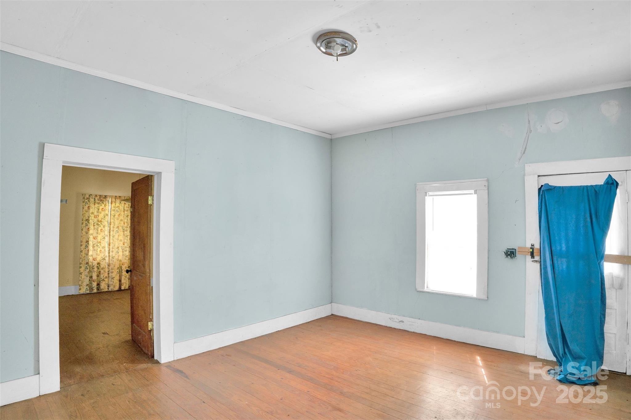 Listing images
