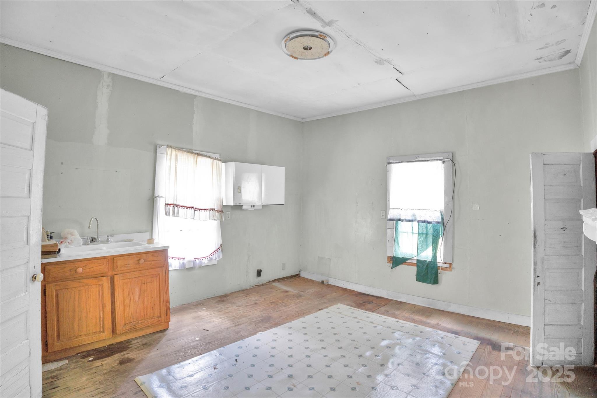 Listing images