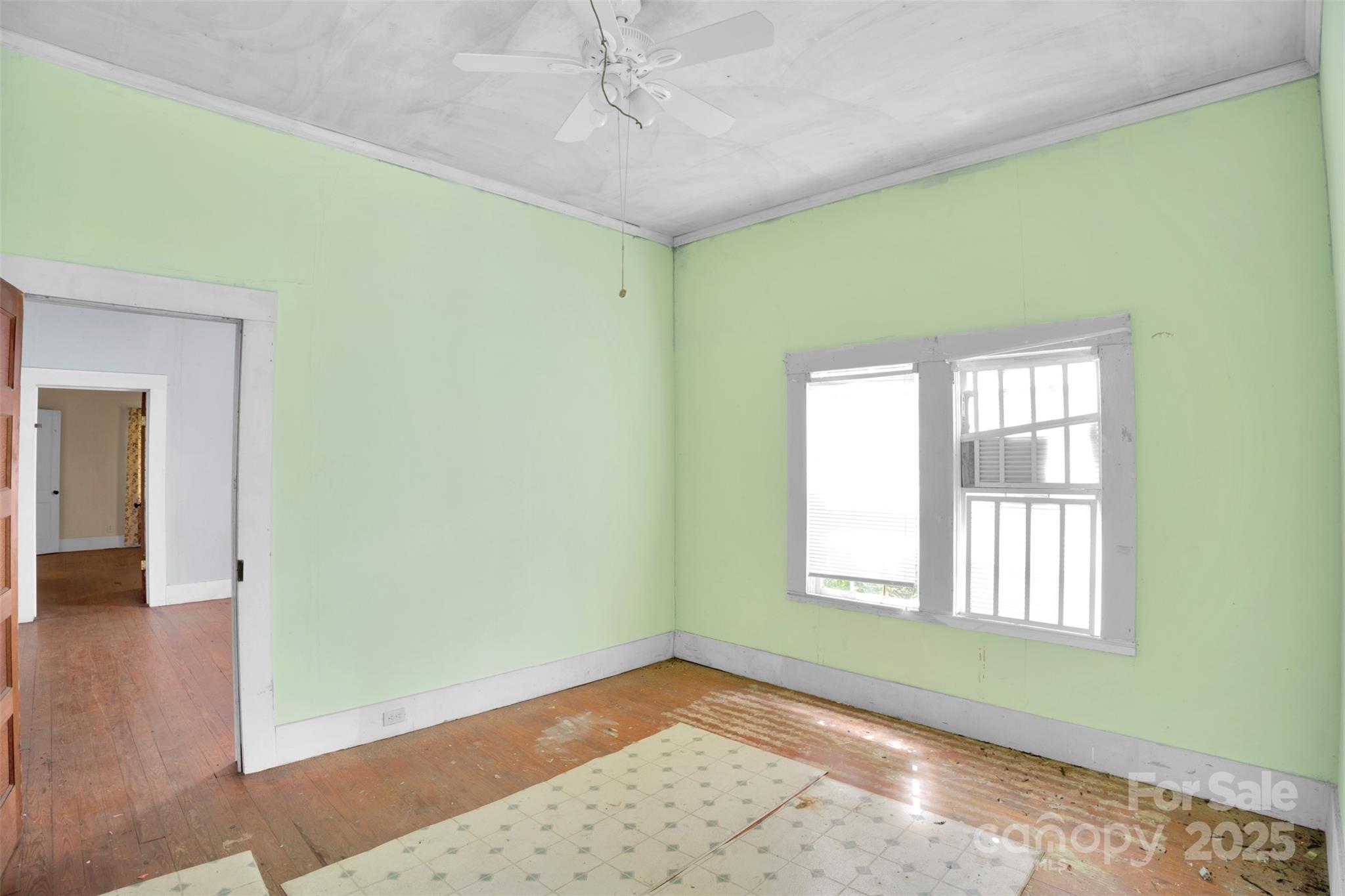 Listing images