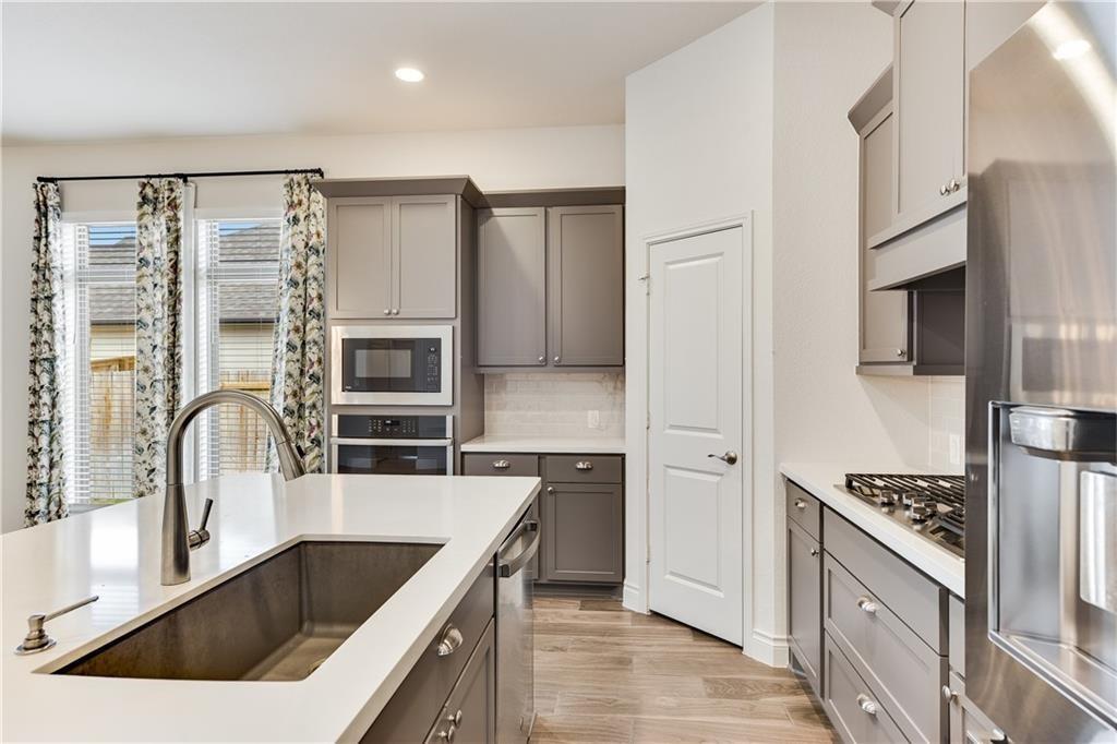 Listing images